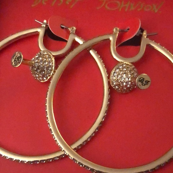 Betsey Johnson Gold Tone Hoop Earrings With Martini Charm & Crystal Accents NIB - Picture 13 of 13